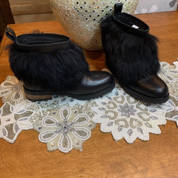 UGG Shoes - Sold on Ⓜ️ Otelia Genuine Shearling Bootie